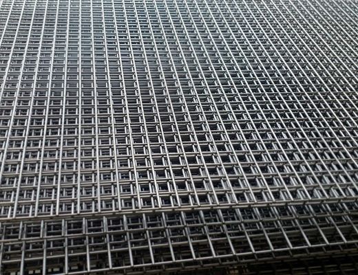 Chapas de malha de arame galvanizado de aço com baixo teor de carbono para construção em painéis ou rolos