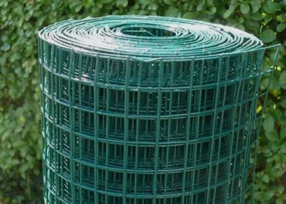 O verde revestiu o fio Mesh Roll Welded Wire Mesh de 0.35mm-6mm que cerca Rolls antienvelhecimento