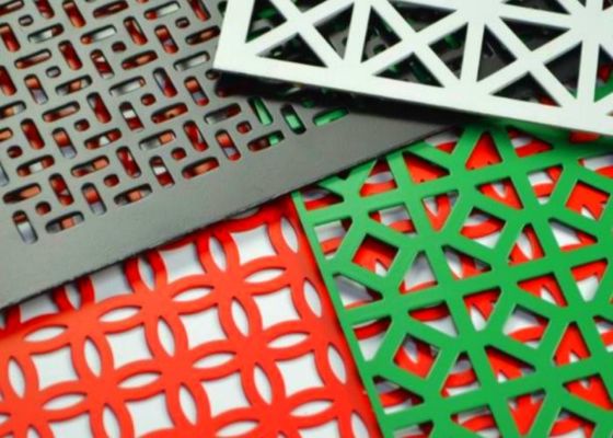 Área aberta alta folhas de malha de aço perfurado revestimento de PVC decoração tamanho do buraco 0,1 mm