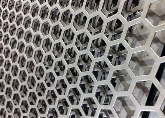Painéis de chapa metálica perforada anodizada de qualidade superior para aplicações personalizadas