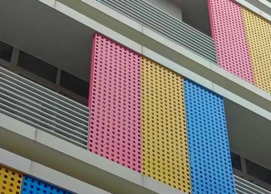 Folha de alumínio perfurado de revestimento de PVC colorido para decoração de parede exterior