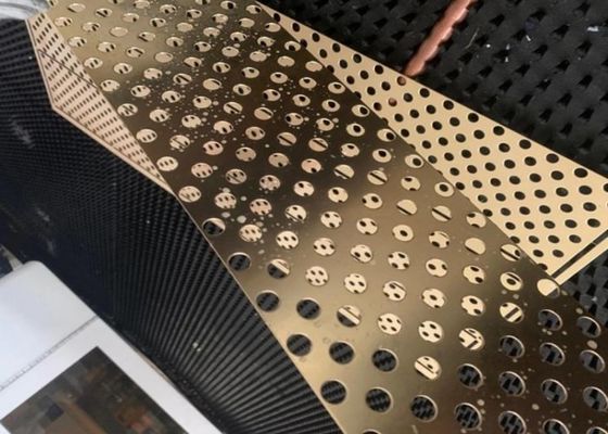 Folha de malha metálica perfurada personalizada para filtragem arquitetônica