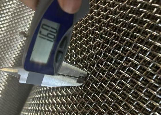 Tipo de tecido Tela de malha de aço inoxidável de tecido simples para filtragem e filtragem de ácidos / álcalis Largura 0,03m-6,5m