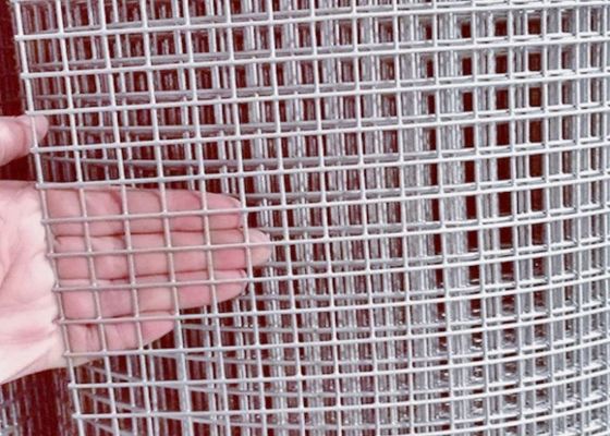 Rolo de malha de arame galvanizado eletro-galvanizado comprimento 50 M para recinto de animais