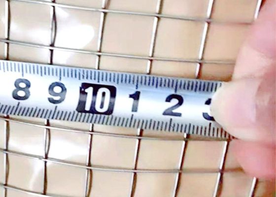 Eletro galvanizado de malha de arame soldado com comprimento de rolos de 50 m e largura de 0,5 m para recinto de animais