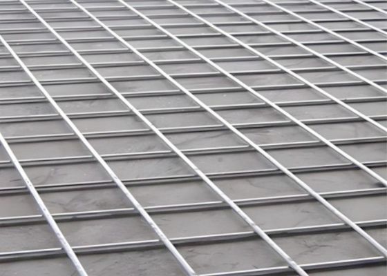 Painéis de malha de arame soldada galvanizada por imersão a quente, duráveis e personalizáveis para aplicações versáteis