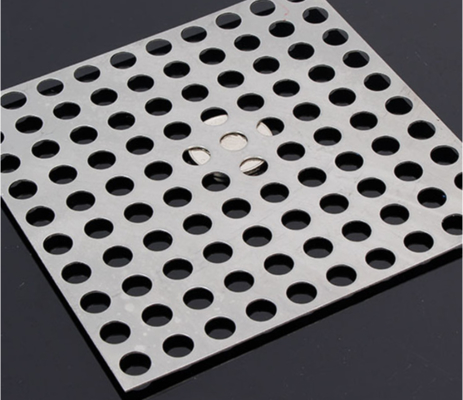 Forma de buraco personalizada de aço inoxidável folha de metal perforada Resistência à tração ≥ 500 MPa