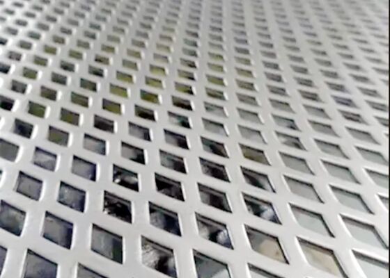 Resistência à tração 250 a 550 MPa Painel de metal perforado Personalização a pedido e opção versátil para múltiplos usos industriais