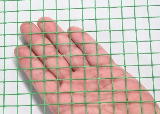 Retalhos de fios de malha soldados de buracos quadrados revestidos com PVC, com tamanhos de buracos de 1/4'', 3/8'' e 3/4' para gaiolas de segurança e recintos para animais