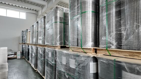 Rolos de Malha Soldada de 20m com Alta Resistência à Corrosão, Ideais para Reforço de Cercas e Soluções de Segurança