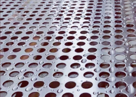 Resistência à tração 250 a 550 MPa Painel de metal perforado Personalização a pedido e opção versátil para múltiplos usos industriais